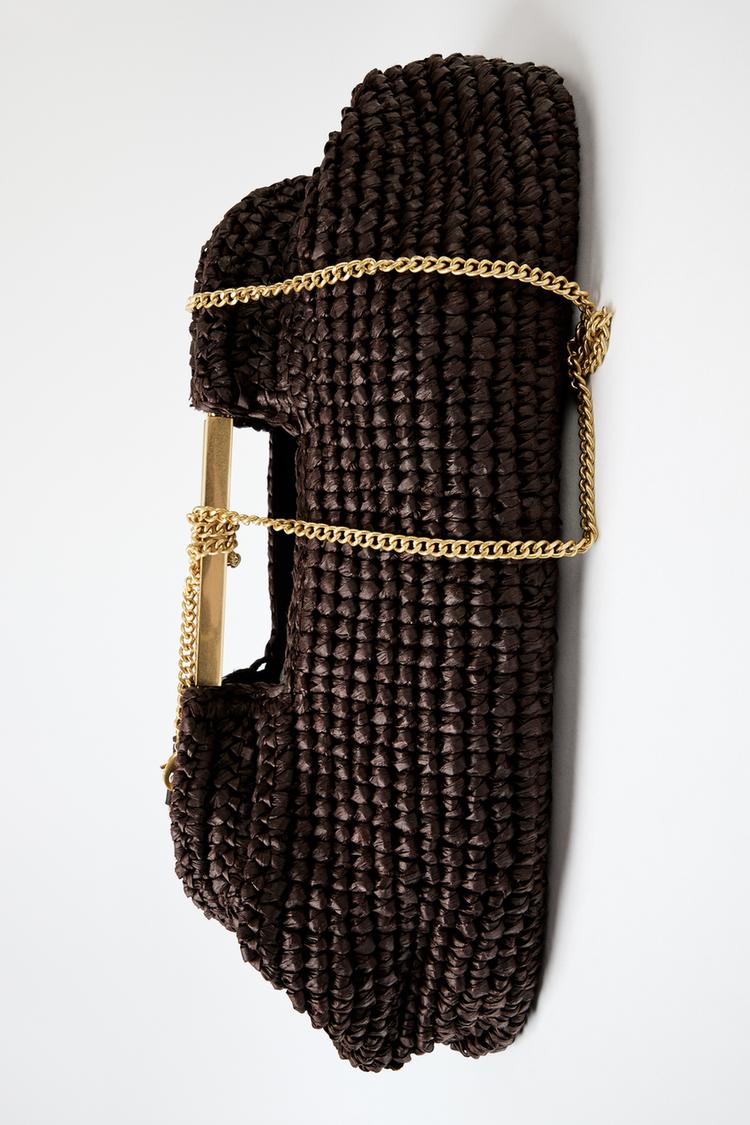 BOLSA CLUTCH CON CORPO TRENZADO