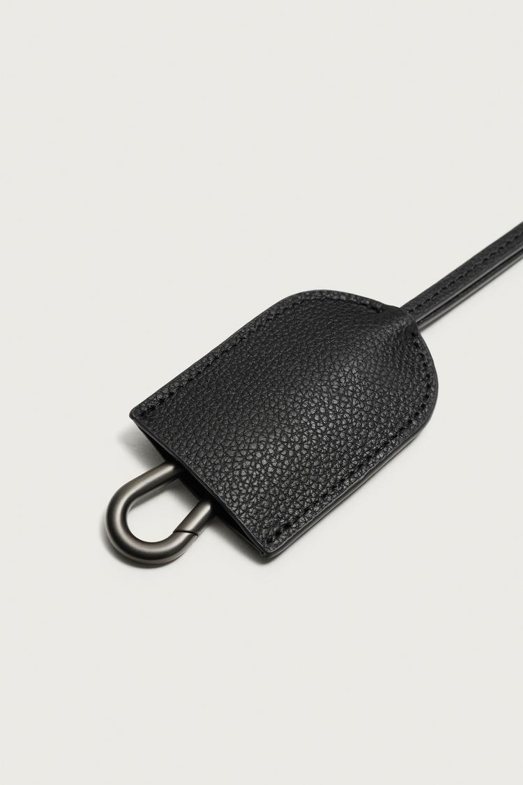 LLAVERO CON PENDENTE DE PIEL